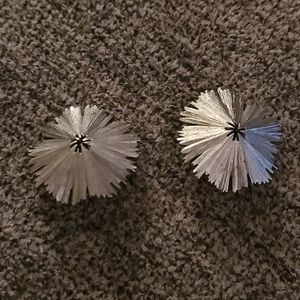 🖤🖤 Vintage Trifari Earrings 🖤🖤